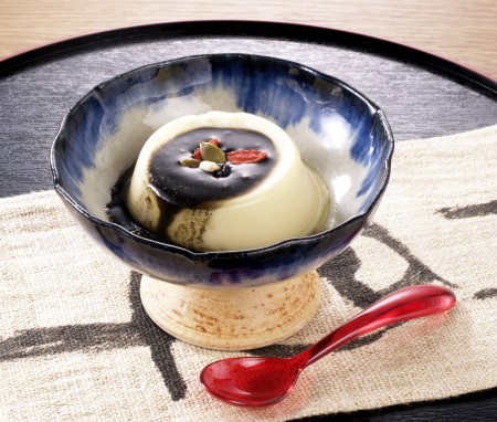 豆乳プリンの黒ゴマ黒蜜の ソース